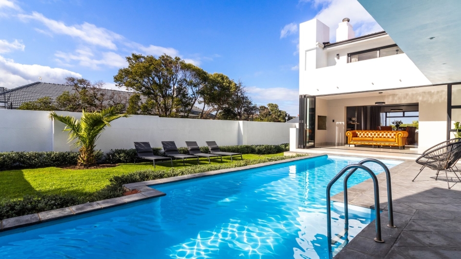 9 Bedroom Property for Sale in Westcliff Western Cape